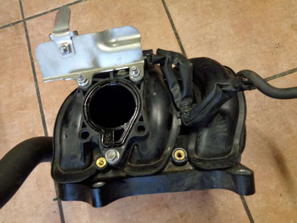 Daihatsu Sirion M3 1,0L Ansaugbrcke Ansaugkrmmer
