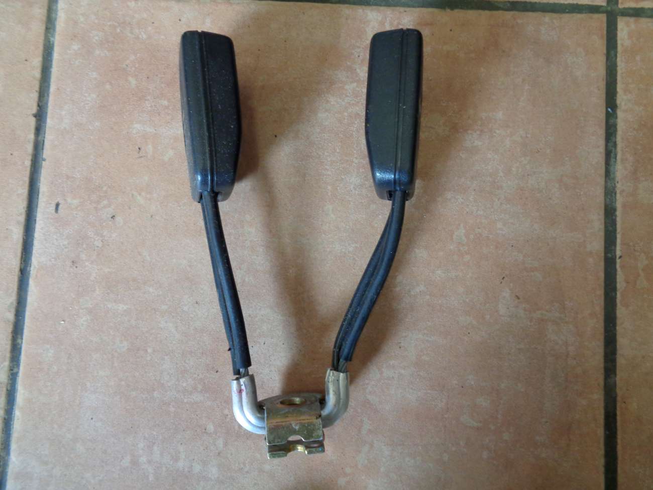 VW Passat 35I Doppeldrucktastenschlo Gurtschloss hinten 357857739B Repa 24514