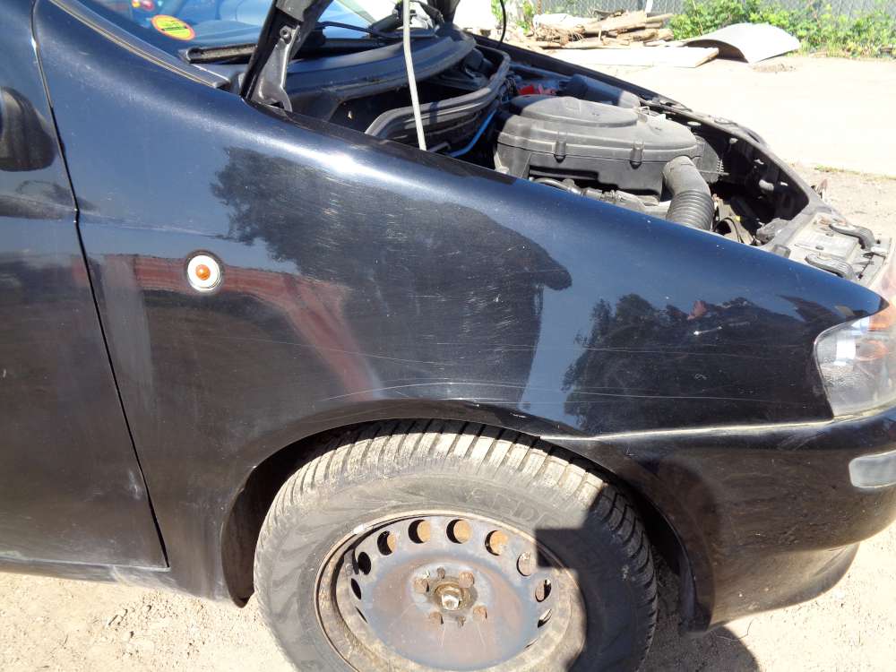 Fiat Punto 188 Bj:2001 3Türer Kotflügel Vorne Rechts Schwarz Farbecod : 601