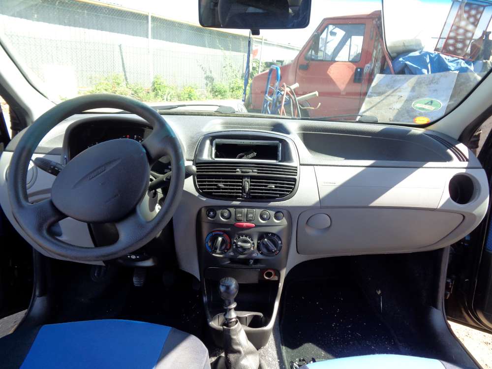 Fiat Punto 188 Bj:2001 3Trer Armaturenbrett Cockpit Ohne Einbauteile