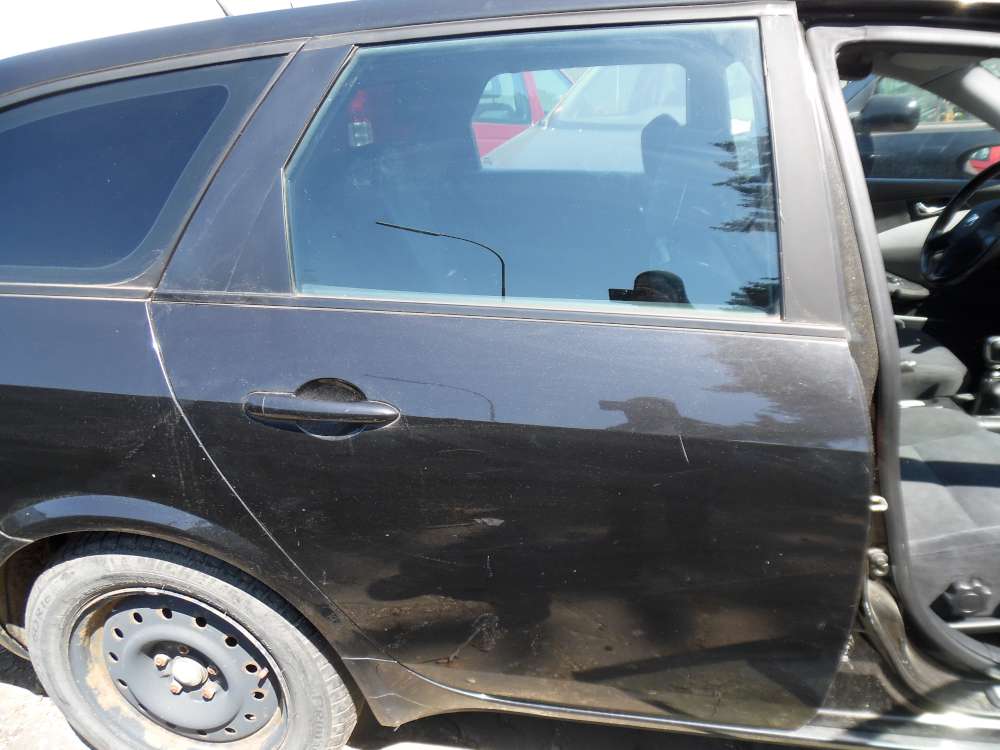 Nissan Primera P12 Kombi Bj:2003 Tür Hinten Rechts Farbe : schwarz