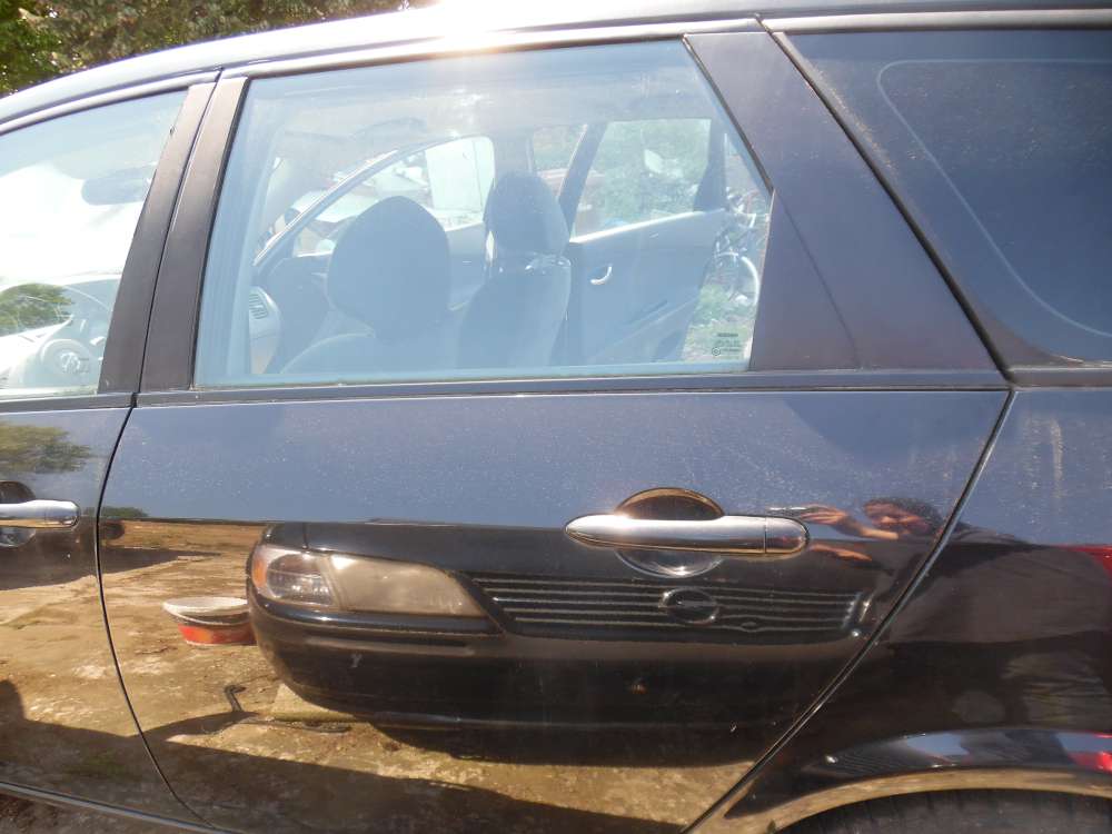Nissan Primera P12 Kombi Bj:2003 Tür Hinten Links Farbe : schwarz