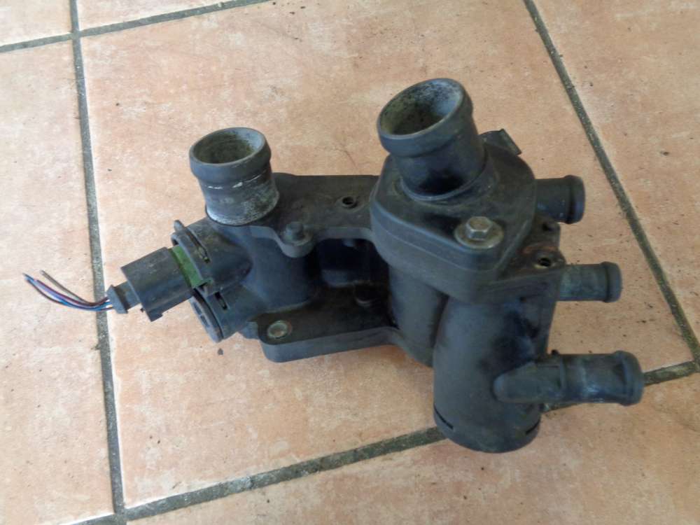 VW Golf IV Khlwasserflansch Thermostatgehuse 032121121J