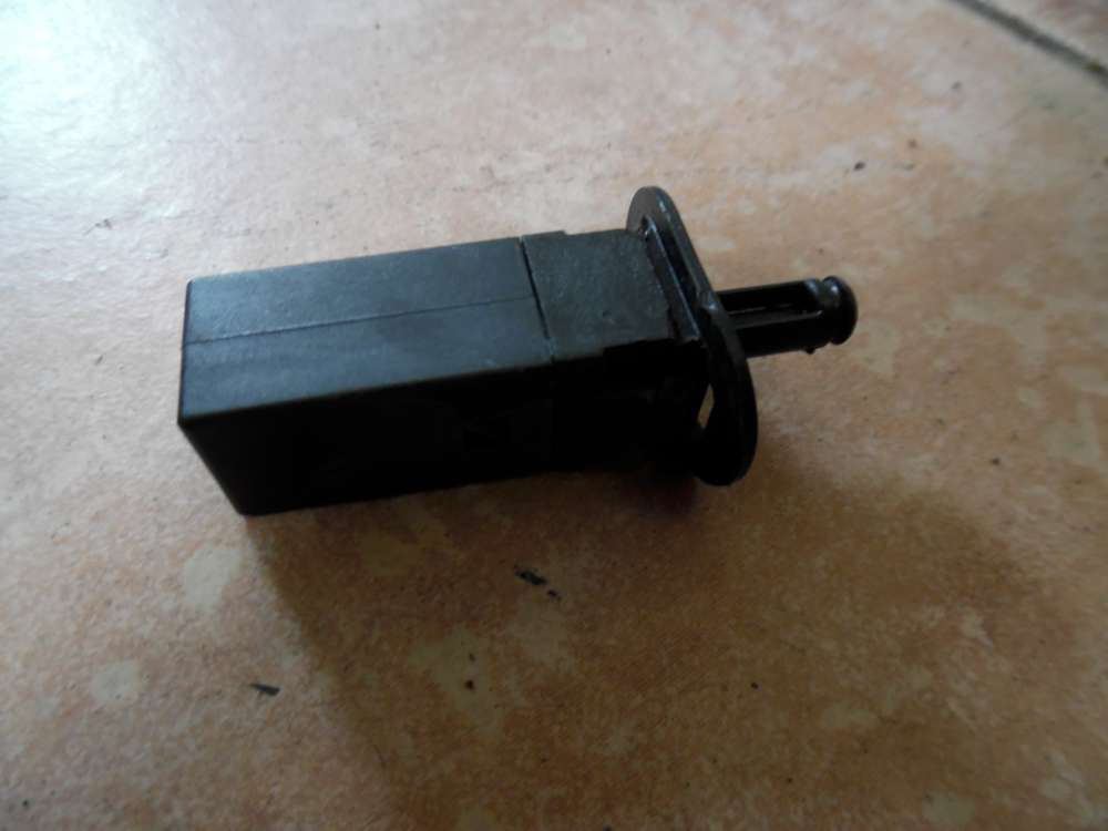 BMW E46 3er Bj 2000 Kontaktschalter Tankklappe 82289392