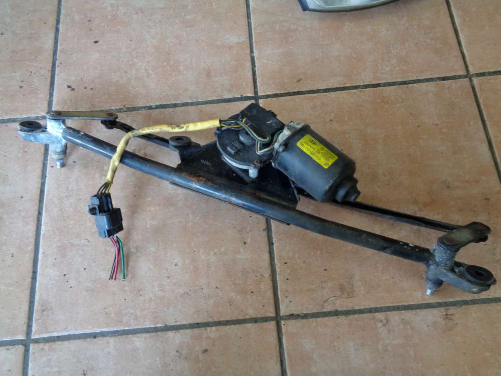 Hyundai Santa Fe SM Bj 2001 Wischermotor mit Gestänge vorne 98110-26100