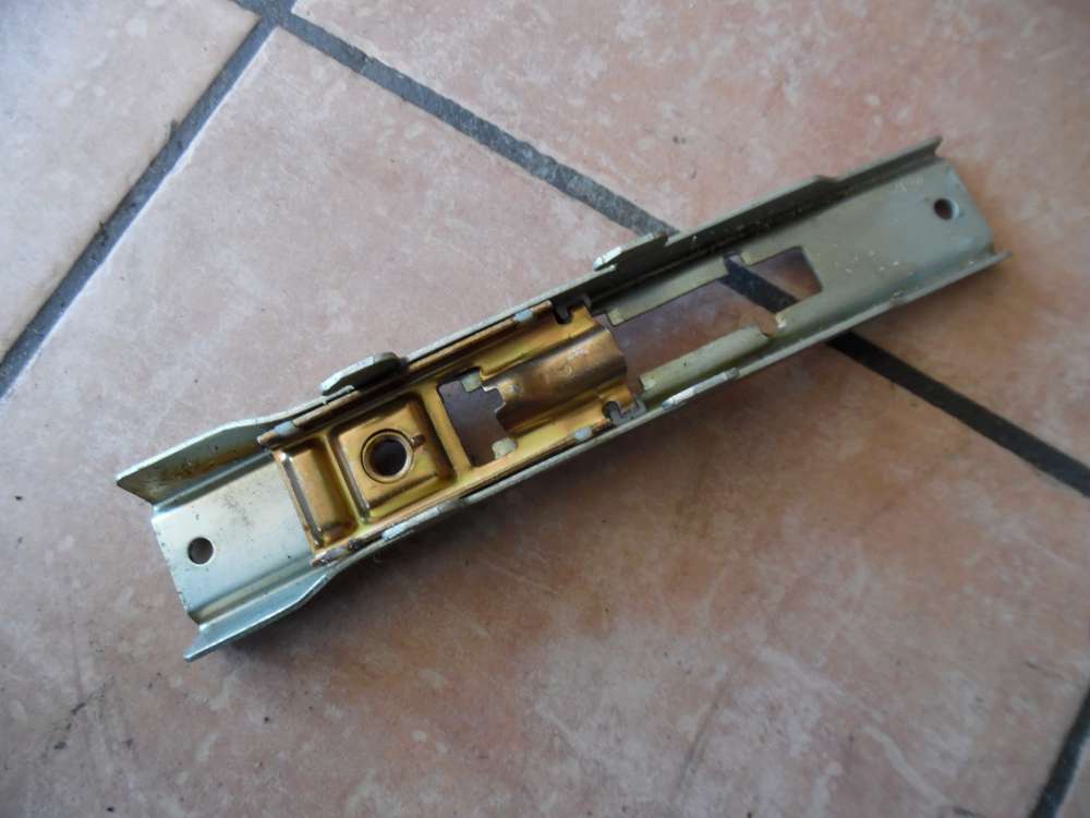 Mercedes Benz S-Klasse W126 Gurt Höhenverstellung Schiene 1268680011