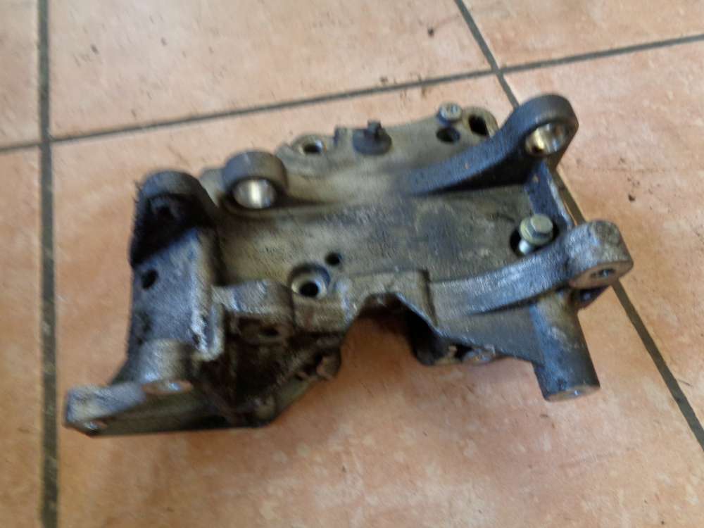 Peugeot 206 Cabrio Halter Lichtmaschine Aggregatehalter Halterung