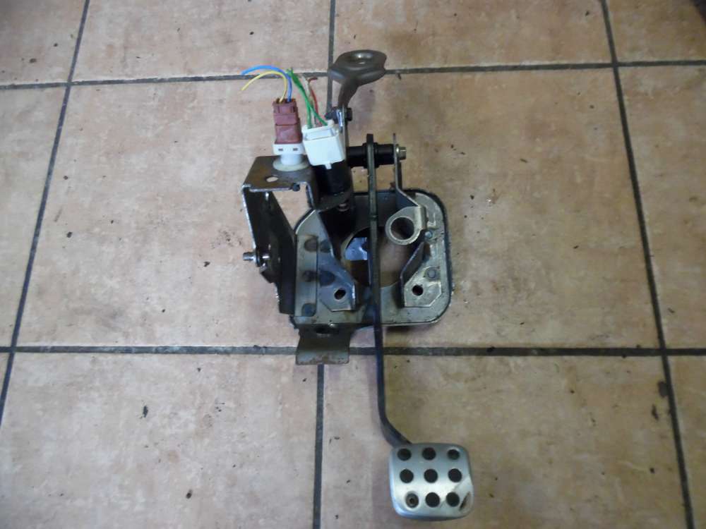 Peugeot 206 Cabrio Bj:2003 Bremspedal Pedal mit Sensor und Halter 20989A00 