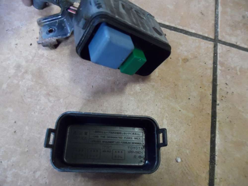 Toyota Yaris P1 Sicherungskasten Relai Relaikasten 88263-21010