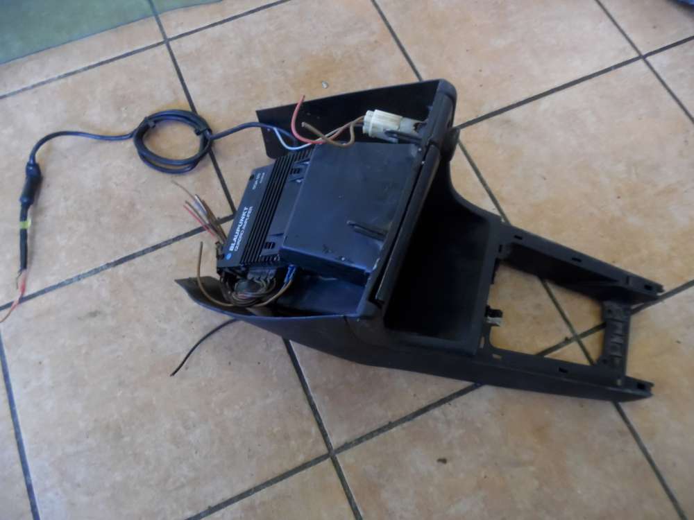 VW Passat 35i Mittelkonsole Aschenbecher 357863243 mit Amplifier Blaupunkt BQA 120 4 X 30W 