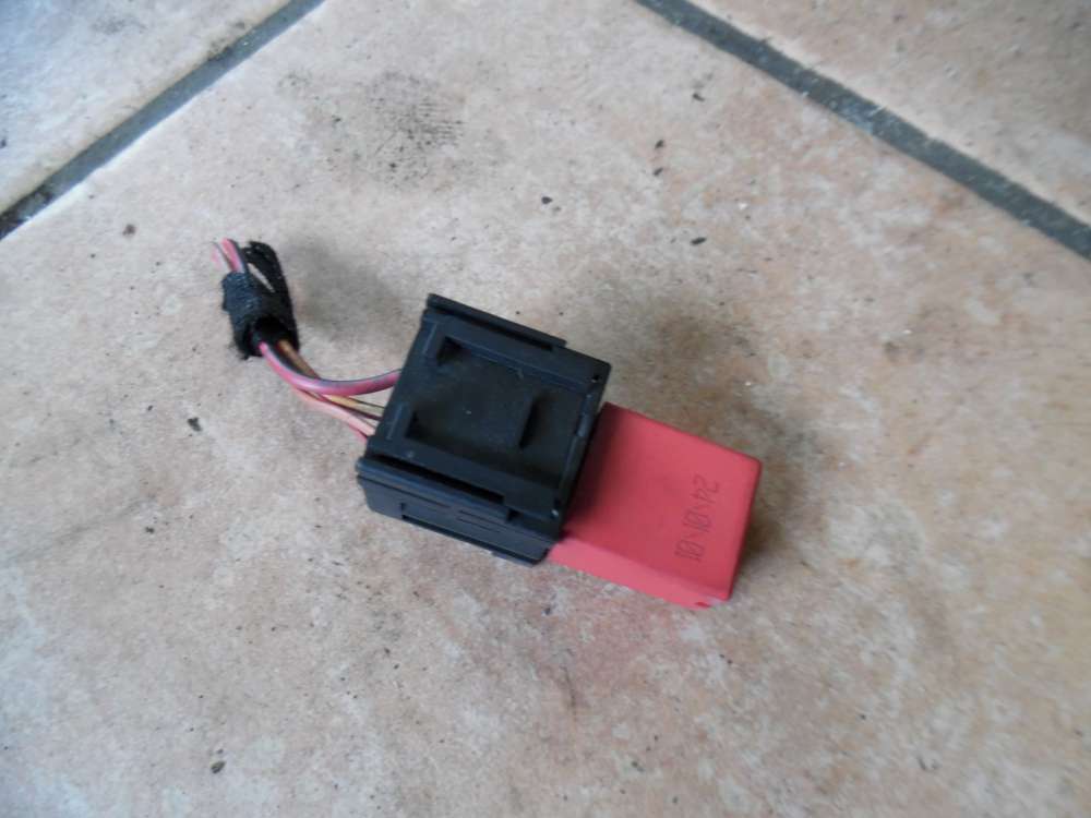 Alfa Romeo 156 Relais Rot mit Stecker 12V 30A 46520412