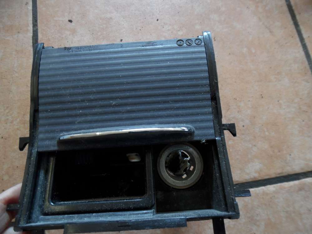 Mercedes A-Klasse W168 Aschenbecher Vorne A1688130002