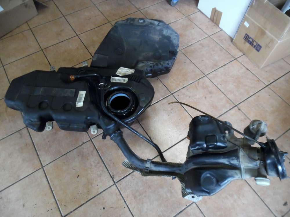 Audi A4 8E 2,5 TDi Kraftstofftank Kraftstoffbehlter 