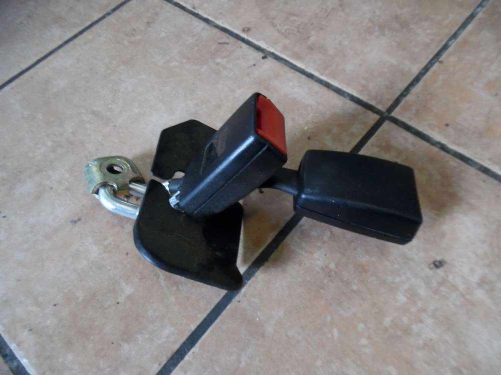 Audi A4 8E Gurtschloss Hinten mitte 8E0857739D