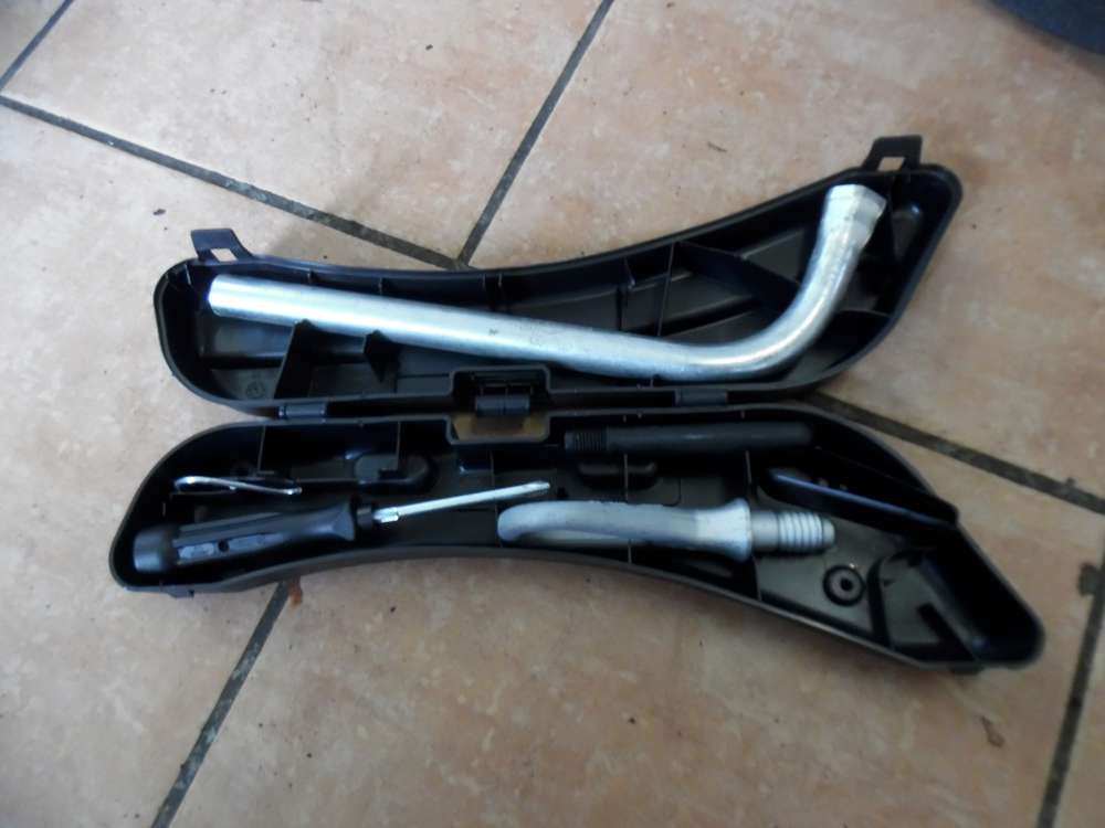 Audi A4 8E Werkzeugkasten Bordwerkzeug 8E0012111 8N0012219 