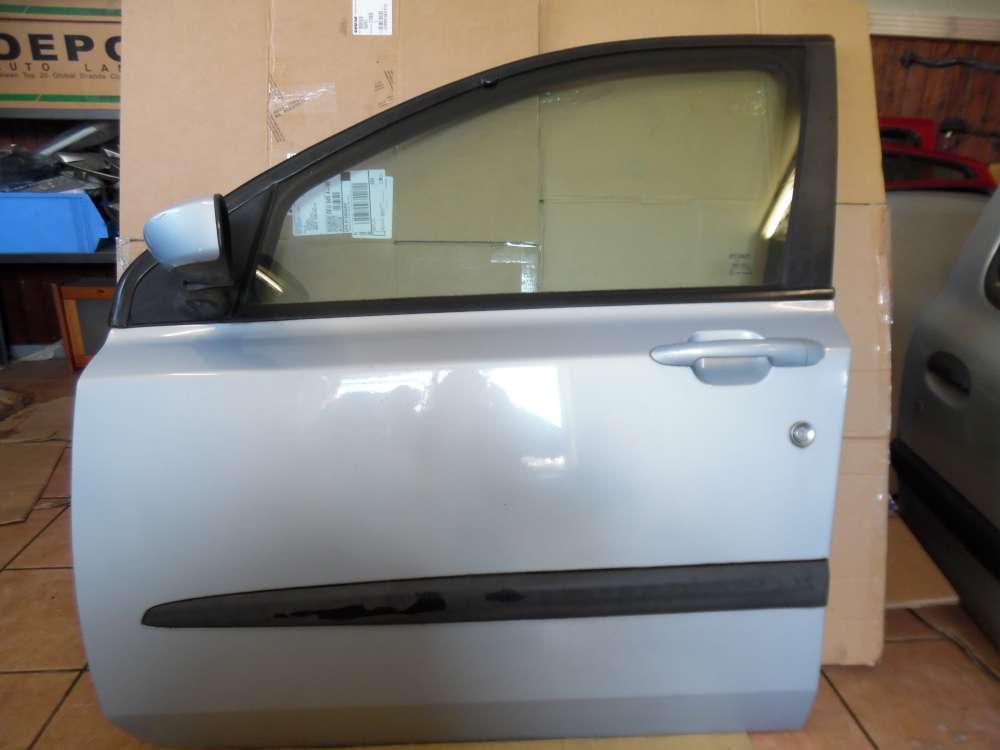 Fiat Stilo 192 Tür Vorne Links grau / Grigio Farbcode : 823
