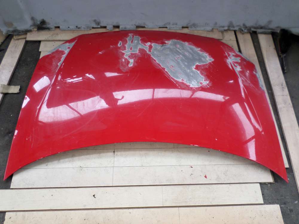 VW Polo 9N Bj 2007 Motorhaube Farbe : Rot .