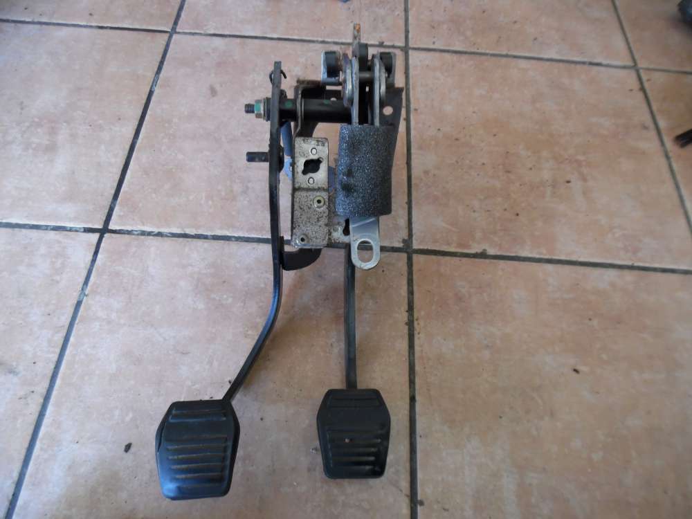 Ford Focus Pedalerie Kupplungspedal Bremspedal 9820-24551-AB