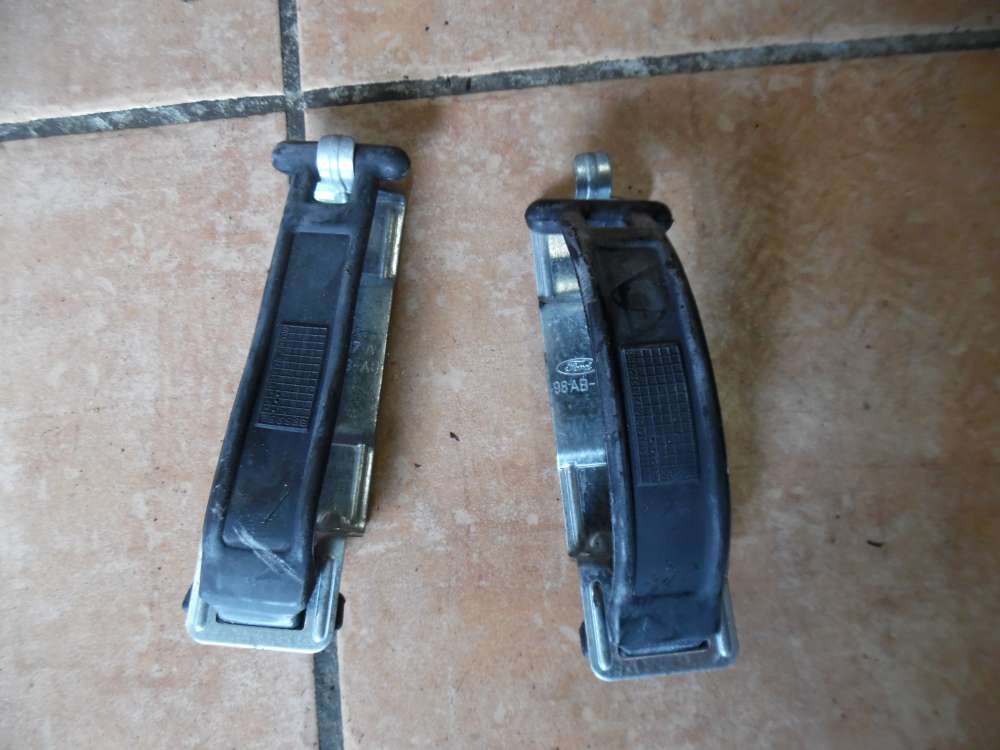 Ford Focus Halterung Halter 98AB-19K243-AB  98AG19K251AA