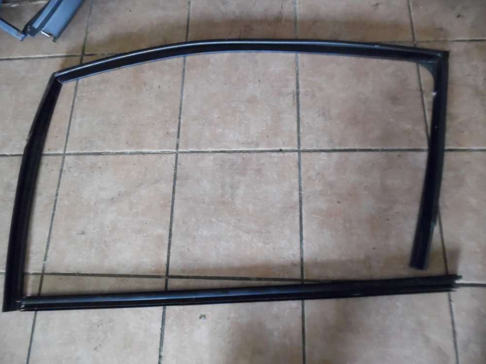 Renault Twingo II Fensterleiste Fensterrahmen Dichtung Links 8200386020