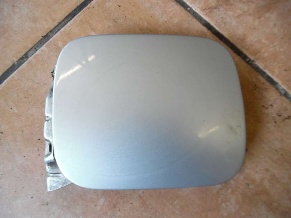 Audi A3 8L Tankklappe Tankdeckel 8L0010157 silber Farbcode : LY7W
