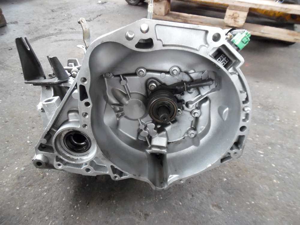 Nissan Micra K12 Getriebe Schaltgetriebe 140000KM 8200276017