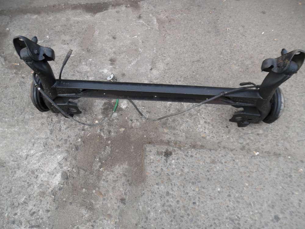 Ford Fiesta V Achse Hinterachse Achstrger mit Handbremszug