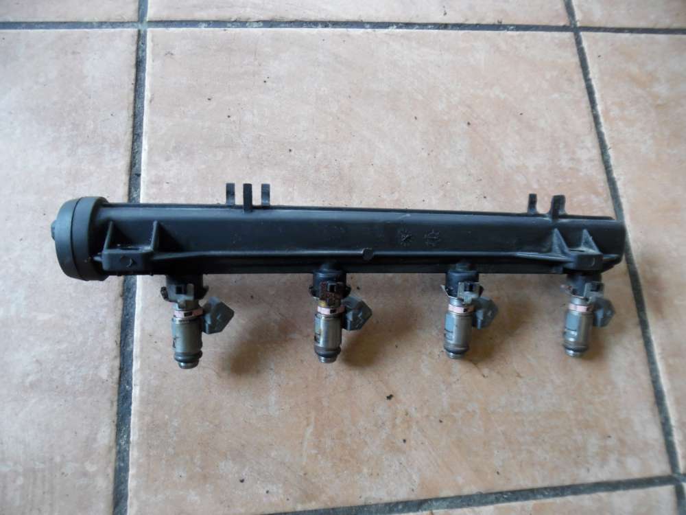 Renault Clio II Einspritzleiste mit Einspritzdüse 8200051963