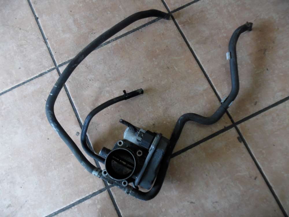 Opel Corsa C Drosselklappe mit Schluchen 25177983 