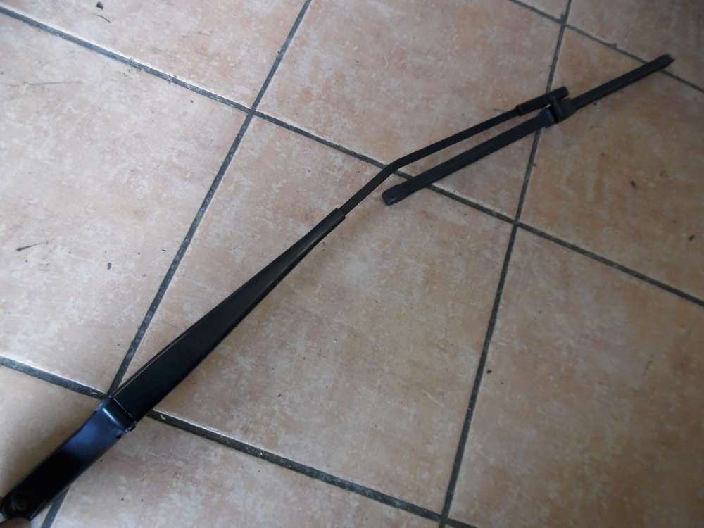 VW Golf V Scheibenwischer Wischerarme Vorne Rechts 1K1955410