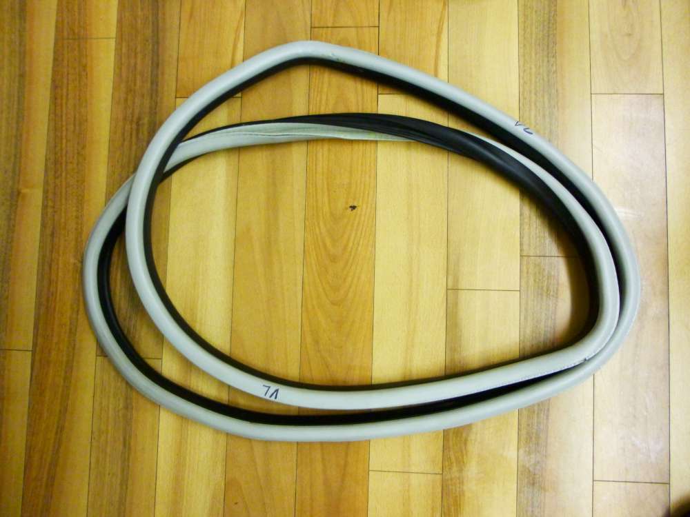 Skoda Fabia 6Y  Bj.02 T�rgummi T�rdichtung Gummi vorne links Nr: 6y0867365B