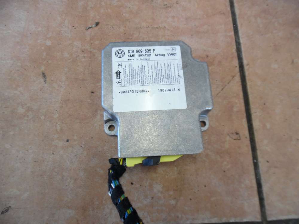 Skoda Fabia II Airbagsteuergert 1C0909605F