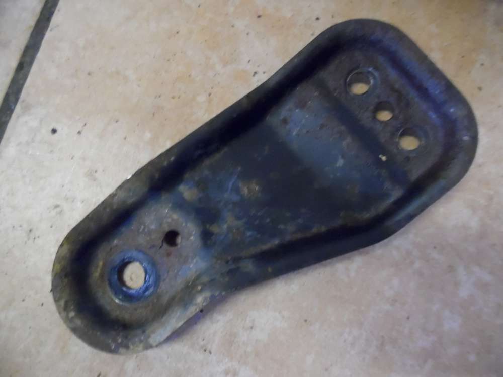 VW Fox 5Z Motortrger Halter Links 6Q0199517