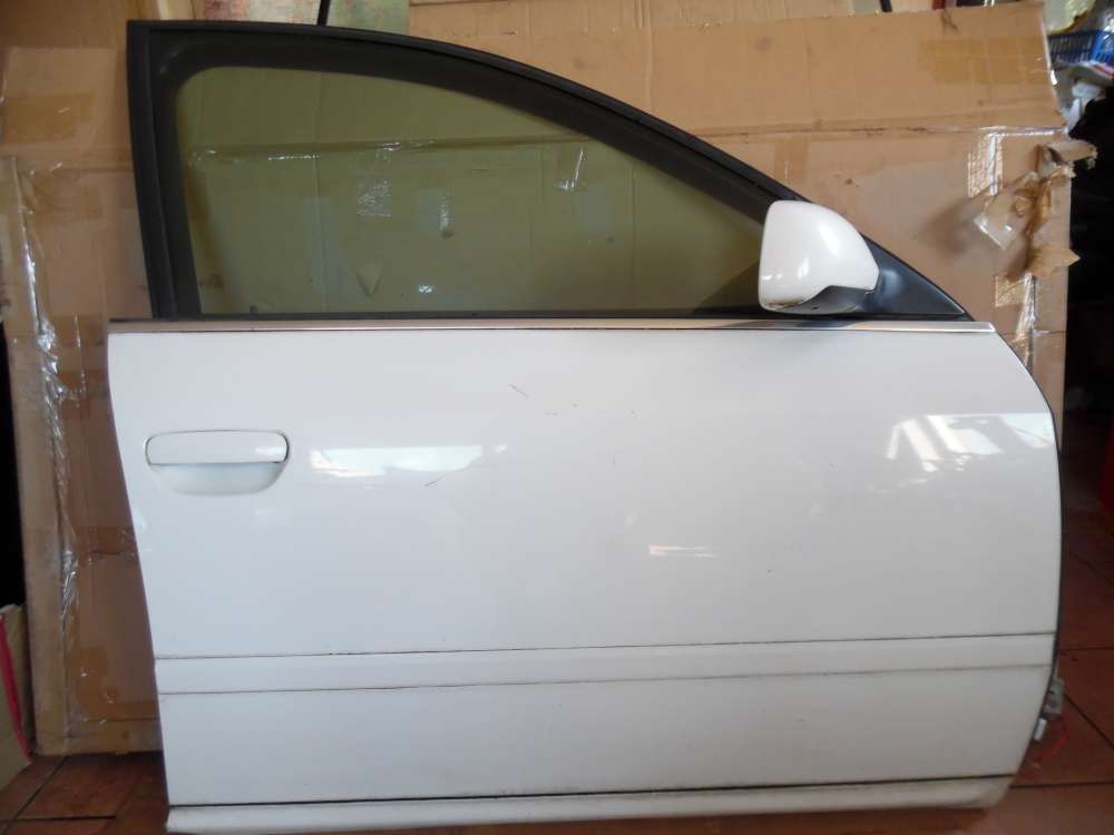 Audi A6 4B Kombi Tr Vorne Rechts wei Farbcod : LY9D