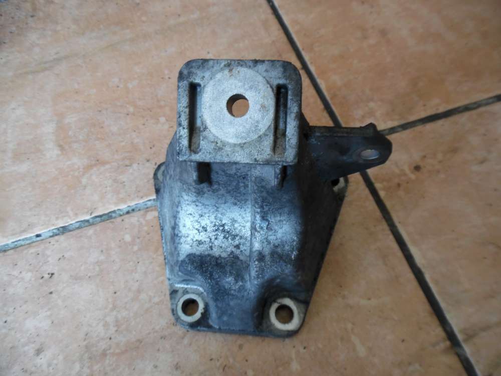 Audi A6 4B Motorhalter Halter Rechts 4B0199308