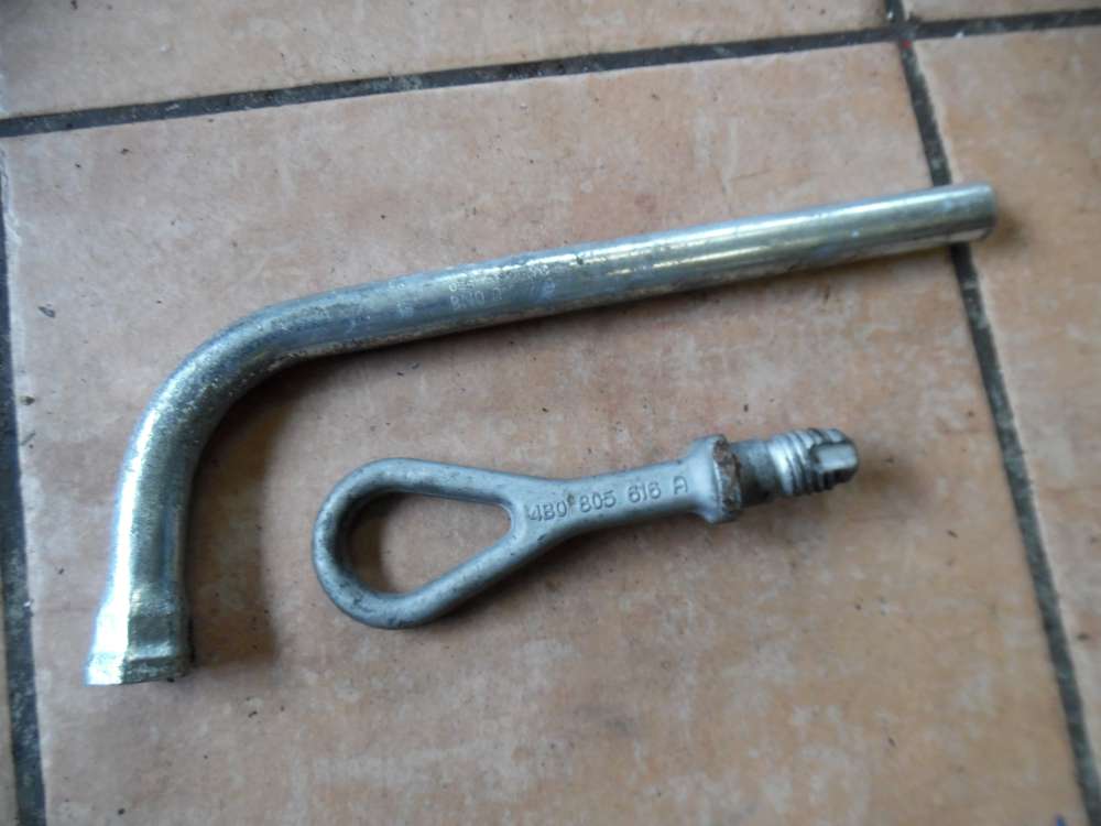 Audi A6 4B Abschleppöse Radschlüssel 4B0805616 8N0012219