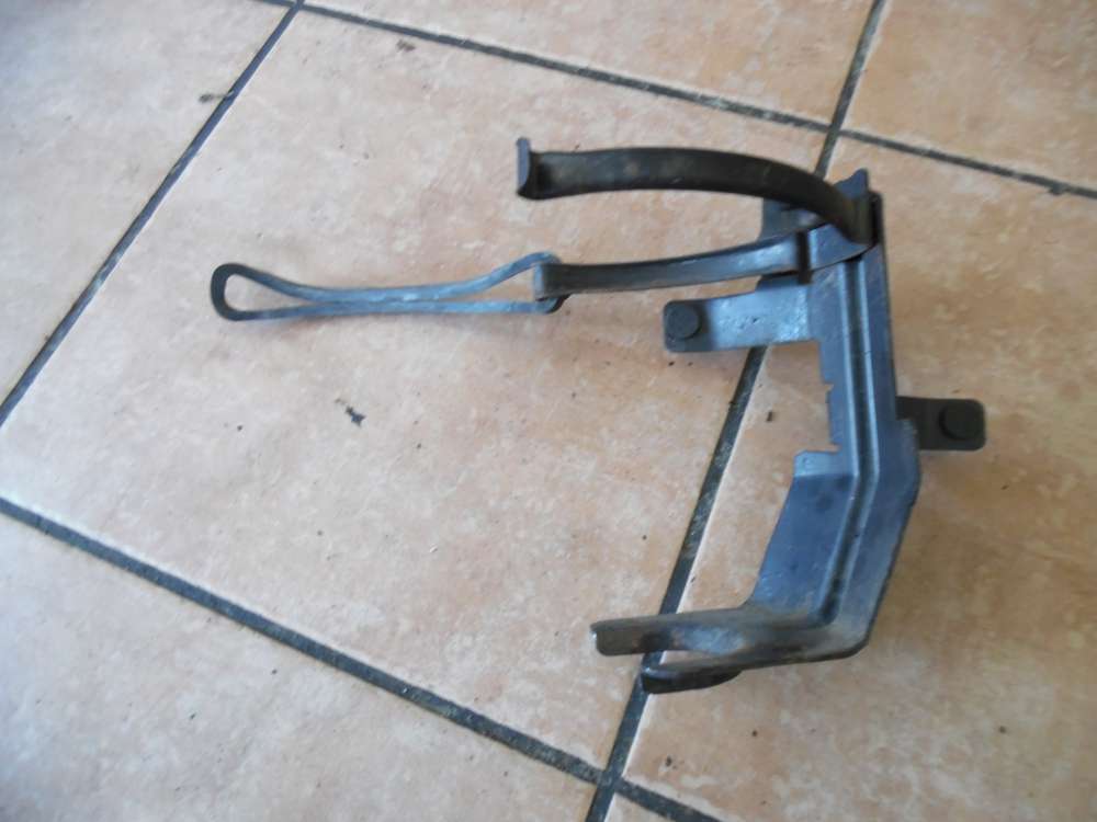 Peugeot 206 Halterung Halter Kraftstoffpumpe 