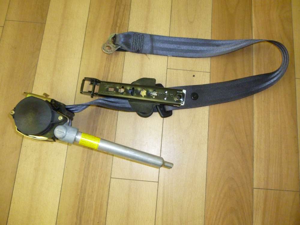 Audi A4 Bj.1998 Sicherheitsgurt Gurtstraffer Gurt vorne links 0566021300