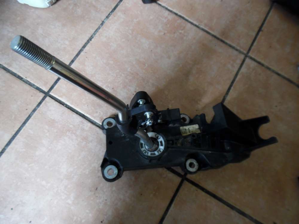Ford-Focus II Schaltgestänge Schaltkullise Schalthebel 4M5R7C453