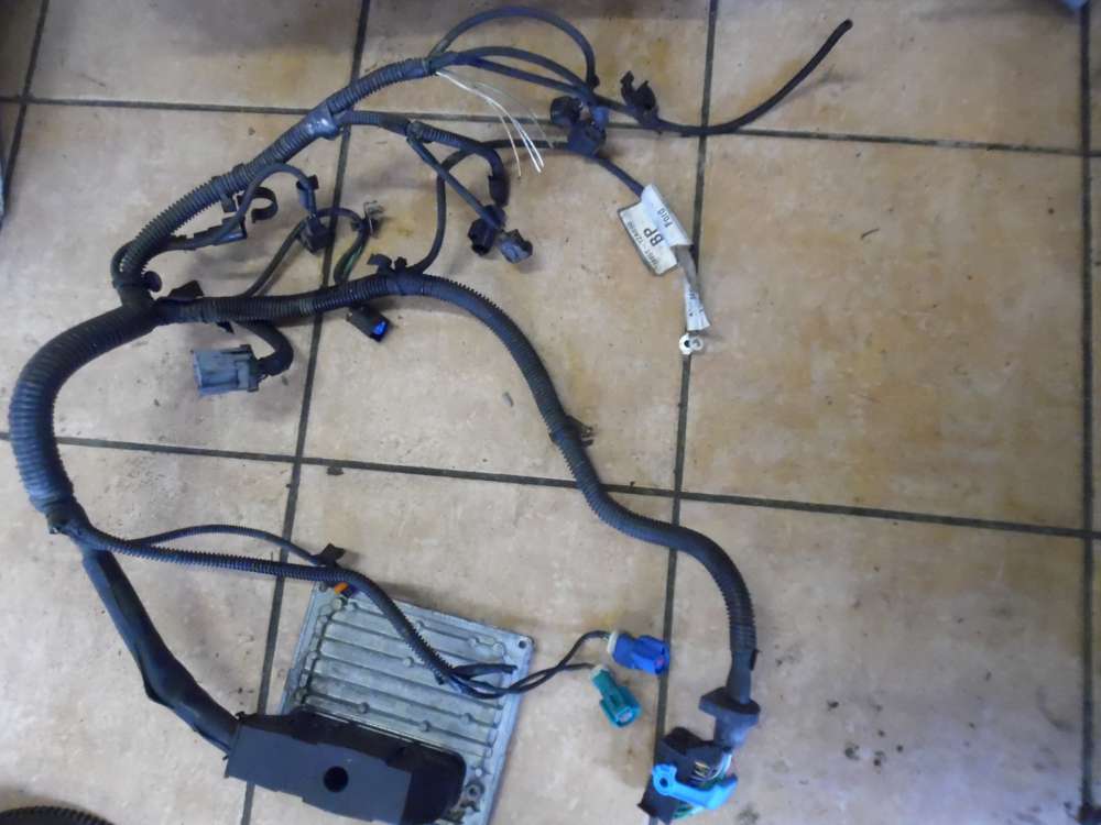 Ford Focus II Motorsteuerung mit Kabelbaum 4M51-12A650-HG 3M5T-12A690 Siemens S118934101G