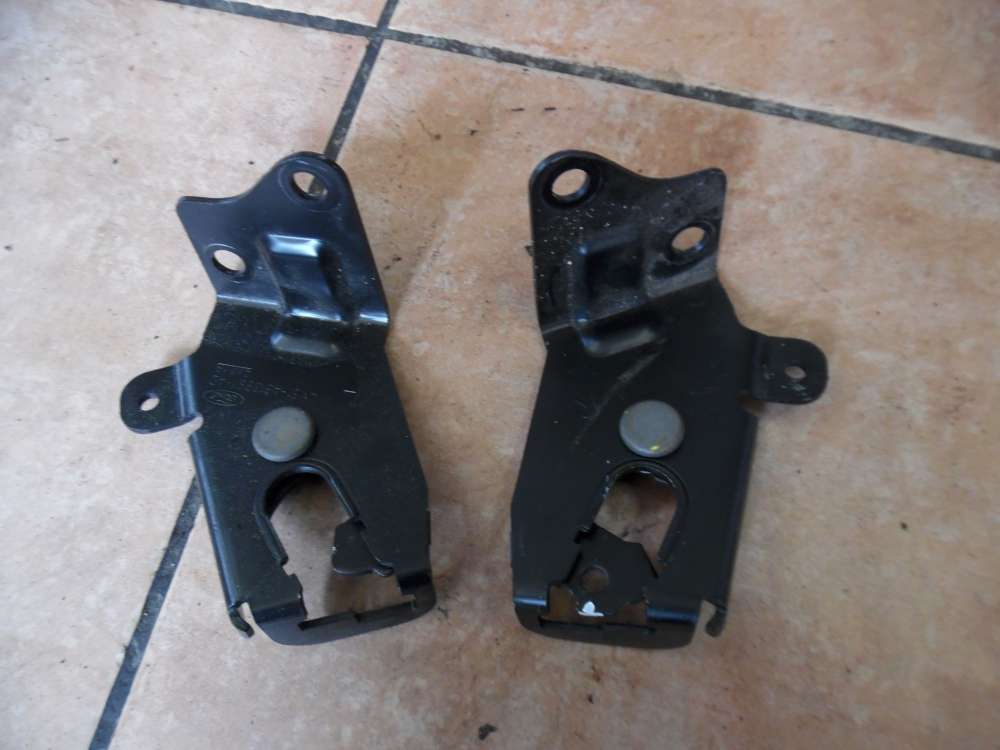 Ford Focus II Sitzbefestigung Rcksitzbank Rechts / Links 4M51A613B90