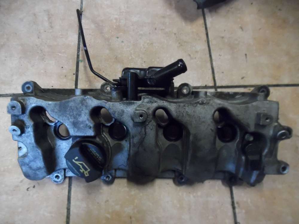 Kia Carens III Ventildeckel mit Ölfalle Entlüftung Kurbelgehäuse
