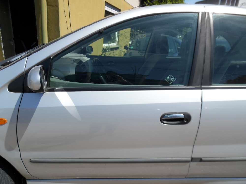 Nissan Almera Tino Tr Vorne Links silber Farbcod : KL0