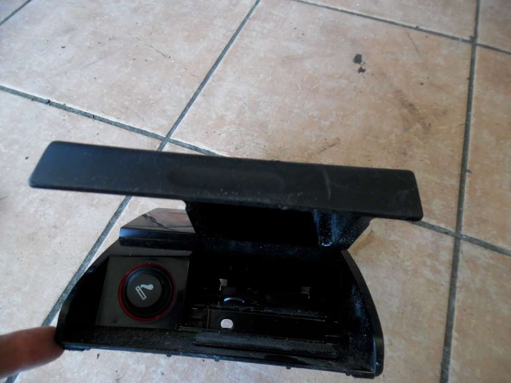 Audi A3 8L Aschenbecher Zigarettenanzünder Vorne 8L0857951C