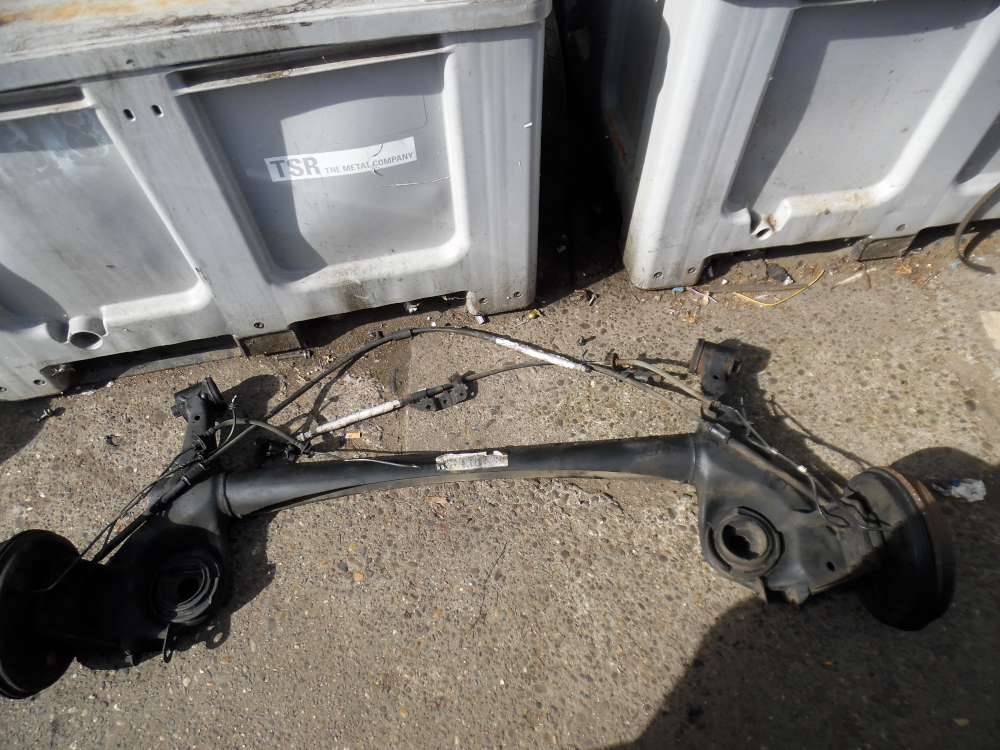 Opel Corsa D Achse Hinterachse Achsträger Achsschenkel Hinten