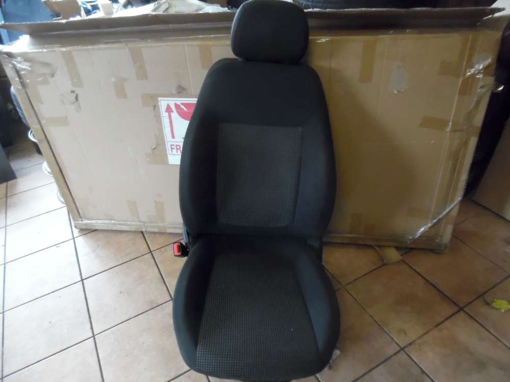 Opel Corsa D Sitz Vorne Links Stoff grau