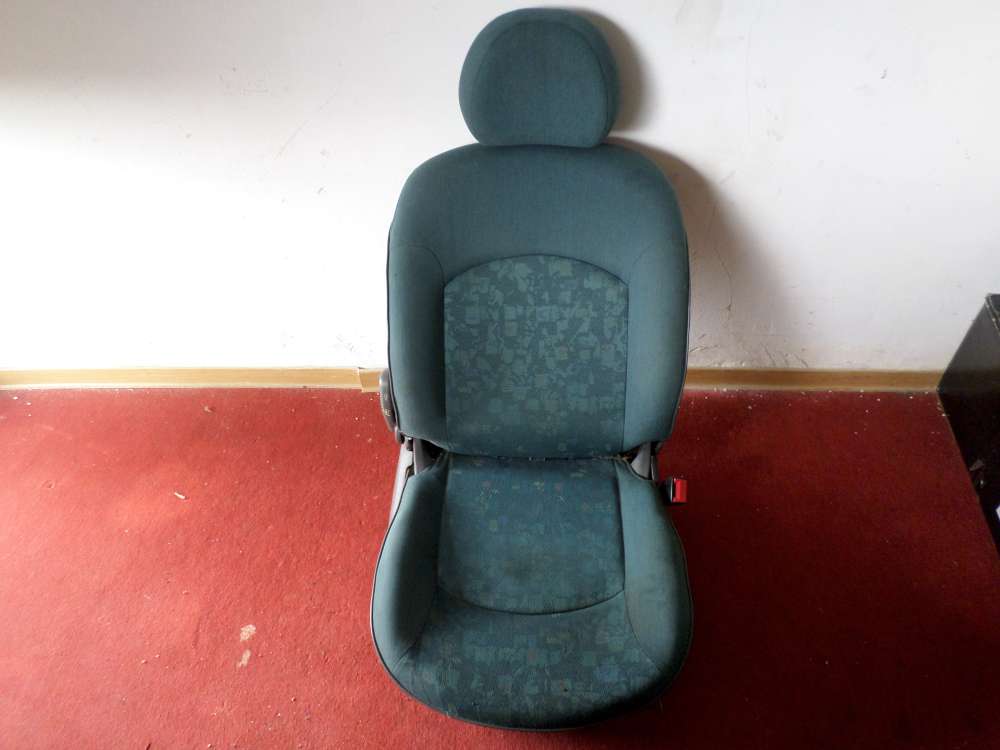 Peugeot 206 sitze vorne rechts Beifahrersitz Farbe: Grn ab Bj.2003