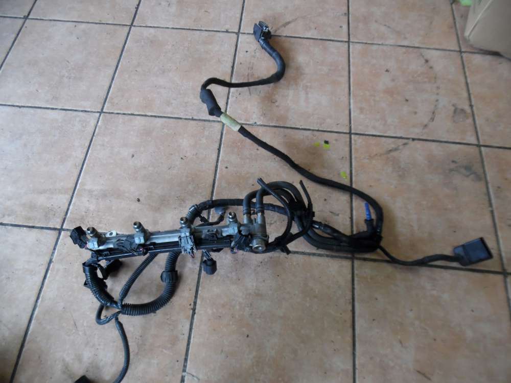 VW Golf IV 1J Einspritzleiste Einspritzdüse mit Kabelbaum 036133319