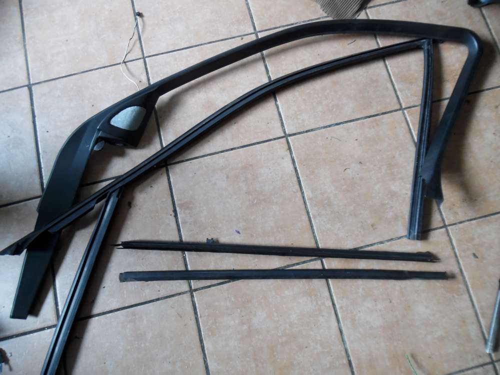 BMW 3-er E46 Limousine Fensterdichtung, Fensterrahmen, Fensterleiste Vorne Rechts 8212522