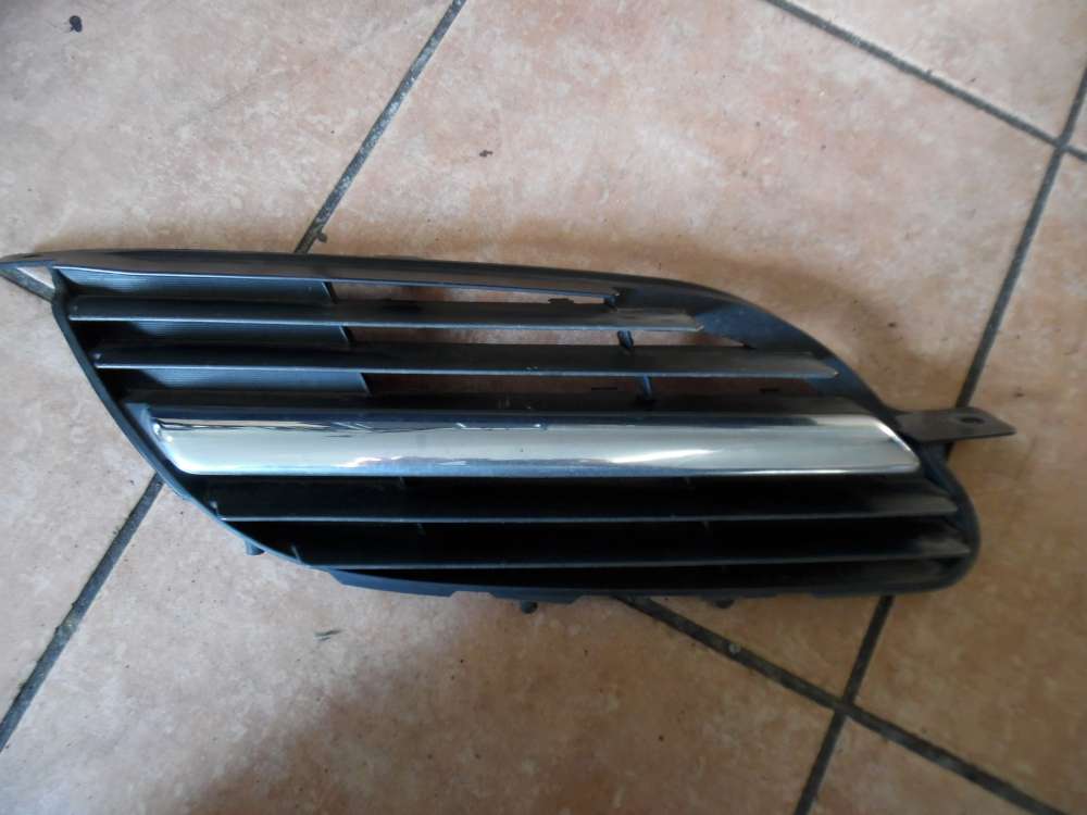 Nissan Almera Tino Khlergrill Frontgrill Rechts 62320BU00